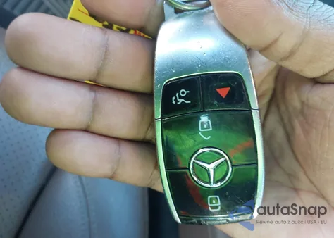 2018 Mercedes-Benz E 300 из США, поврежденный, VIN WDDZF4JB9JA388988